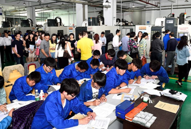 为学生开辟宽广开展空间职业教育是终身教育系统的重要环节