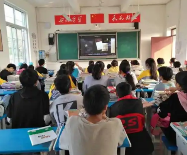 文学教育重视培育学生的艺术档次审美品格和人文情怀